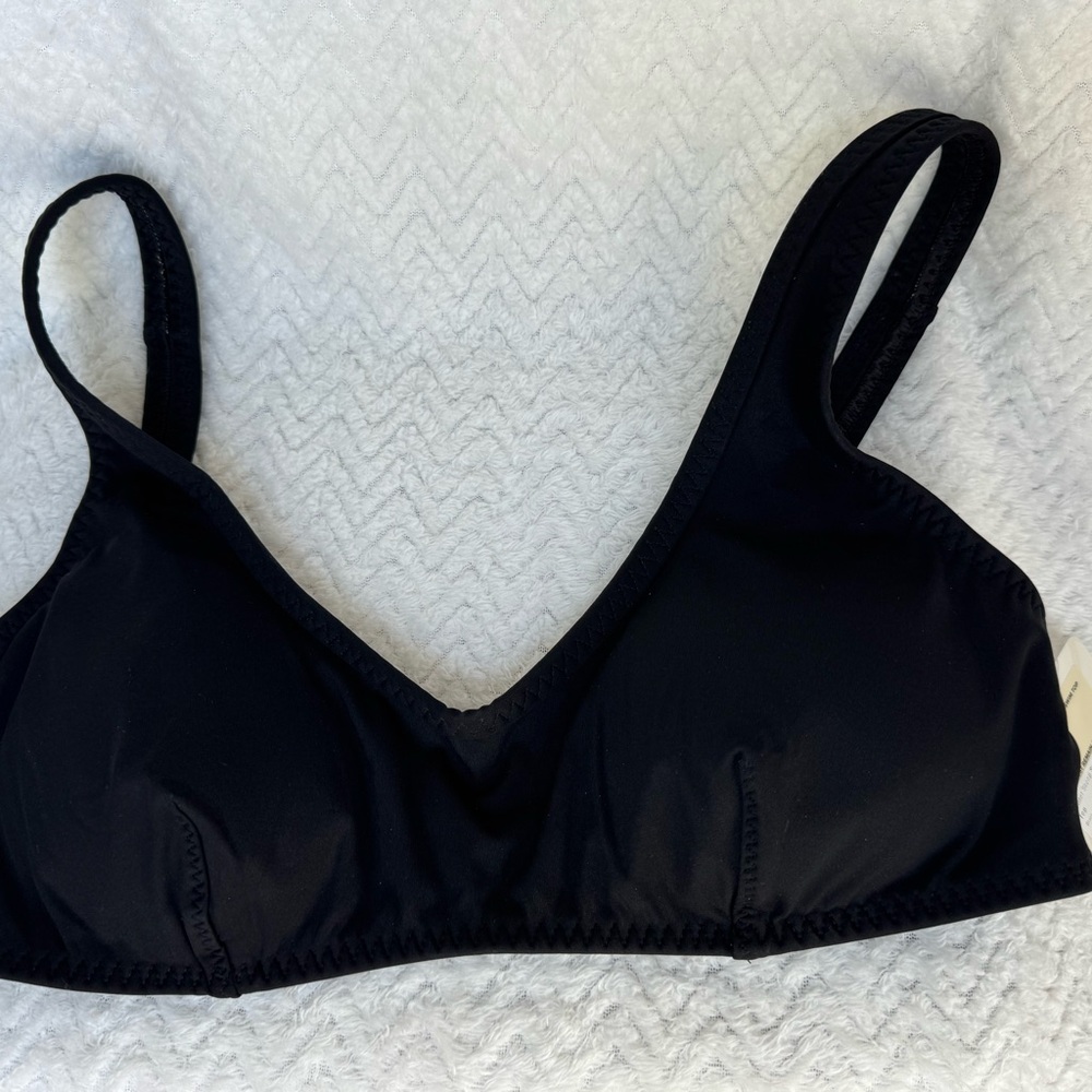 Fabletics Padded Black Scoop Swim Top in size Medium - Women's